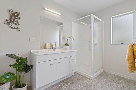 Photo of property in 33 Holland Close, Pauanui, Hikuai, 3579
