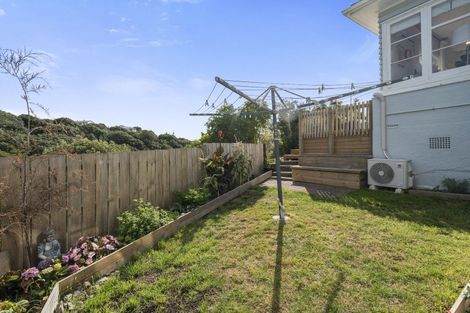 Photo of property in 15 Leveson Street, Strathmore Park, Wellington, 6022
