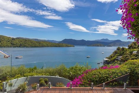 Photo of property in 2 Marina View, Waikawa, Picton, 7281