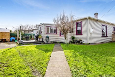 Photo of property in 1 Campbell Street, Hawera, 4610