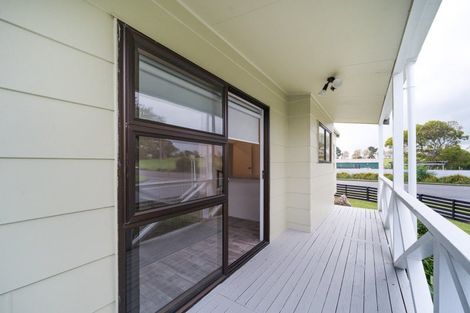 Photo of property in 2 Peter Hall Drive, Kelvin Grove, Palmerston North, 4414