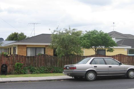 Photo of property in 1/16 Ocean View Road, Northcote, Auckland, 0627