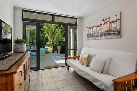 Photo of property in 222 Forrest Hill Road, Forrest Hill, Auckland, 0620
