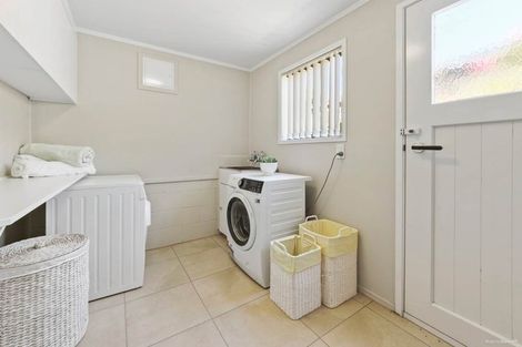 Photo of property in 56 Highland Park Drive, Highland Park, Auckland, 2010