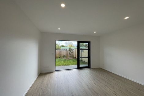 Photo of property in 8 Rauemi Way, Te Atatu South, Auckland, 0610