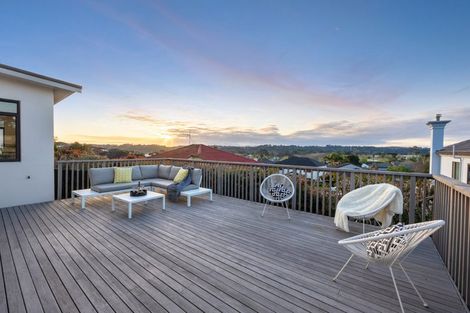 Photo of property in 16 Oak View Terrace, Schnapper Rock, Auckland, 0632
