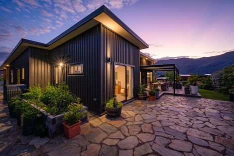 Photo of property in 1 Kirimoko Crescent, Wanaka, 9305