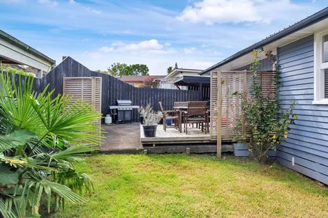 Photo of property in 20 Crosby Road, West Harbour, Auckland, 0618