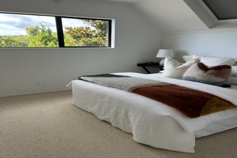 Photo of property in 1/1 Tern Place, Unsworth Heights, Auckland, 0632