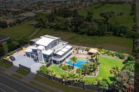 Photo of property in 2 Sandhurst Drive, Papamoa Beach, Papamoa, 3118