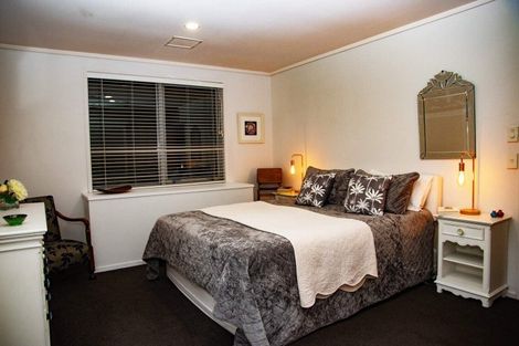 Photo of property in 72 Devonport Road, Tauranga, 3110