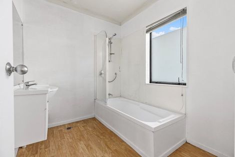Photo of property in 8/17 Harbour View Road, Te Atatu Peninsula, Auckland, 0610