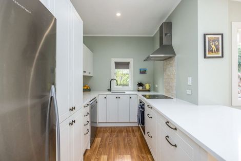 Photo of property in 8 Craigbank Avenue, New Lynn, Auckland, 0600