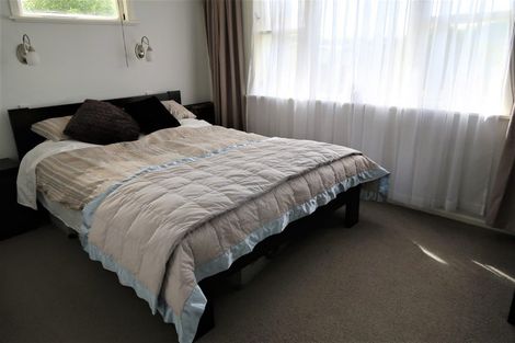 Photo of property in 1 Mckelvey Place, Tawa, Wellington, 5028