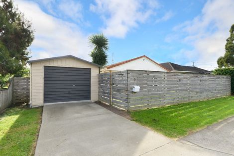Photo of property in 2 Paramu Avenue, Birkdale, Auckland, 0626
