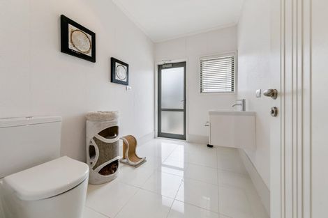 Photo of property in 7 Burgundy Park Avenue, Henderson, Auckland, 0612
