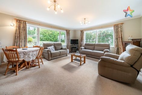 Photo of property in 64 Glanmire Road, Newlands, Wellington, 6037