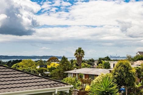 Photo of property in 8 Forsythe Place, Massey, Auckland, 0614