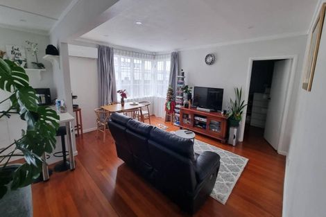 Photo of property in 2/11 Fruitvale Road, New Lynn, Auckland, 0600