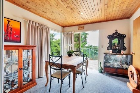 Photo of property in 1/8 Sunset Road, Unsworth Heights, Auckland, 0632