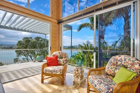 Photo of property in 42 Pohutukawa Avenue, Red Beach, 0932