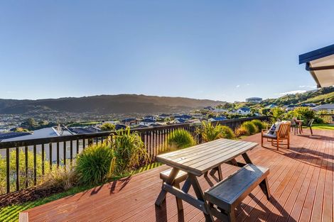 Photo of property in 26 Kilkelly Close, Tawa, Wellington, 5028