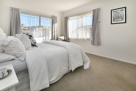Photo of property in 15 Hand Road, Helensville, 0800