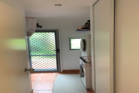 Photo of property in 9 Springwater Vale, Unsworth Heights, Auckland, 0632