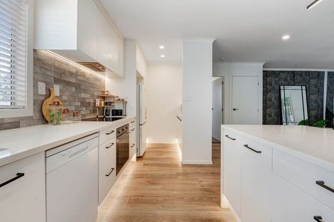 Photo of property in 111 Salamanca Road, Sunnynook, Auckland, 0620