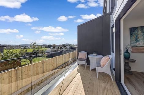 Photo of property in 27 Carole Crescent, Pakuranga, Auckland, 2010