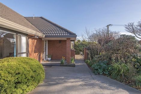 Photo of property in 423 Harewood Road, Harewood, Christchurch, 8051