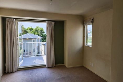 Photo of property in 15 Kopiko Way, Brooklyn, Wellington, 6021