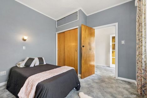 Photo of property in 104 Apu Crescent, Lyall Bay, Wellington, 6022