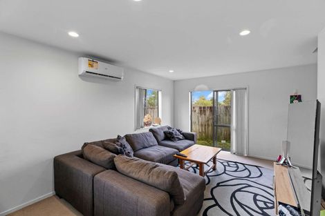 Photo of property in 4/36 West Coast Road, Glen Eden, Auckland, 0602