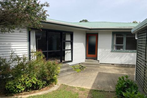 Photo of property in 52 Salford Street, Newlands, Wellington, 6037