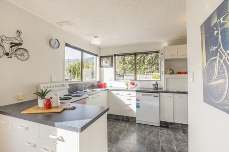 Photo of property in 23 Kanawa Street, Waikanae, 5036