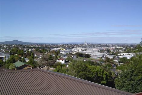 Photo of property in 8 Cheval Drive, Totara Vale, Auckland, 0629