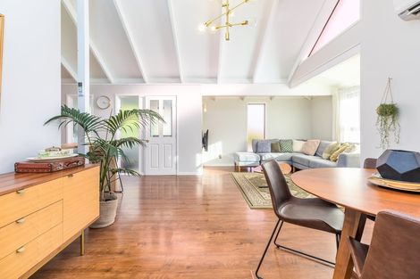 Photo of property in 18a Rosario Crescent, Red Beach, 0932