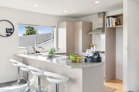 Photo of property in 190 Sunnynook Road, Totara Vale, Auckland, 0627