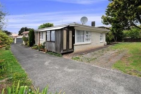 Photo of property in 1/15 Woodall Place, Totara Vale, Auckland, 0627