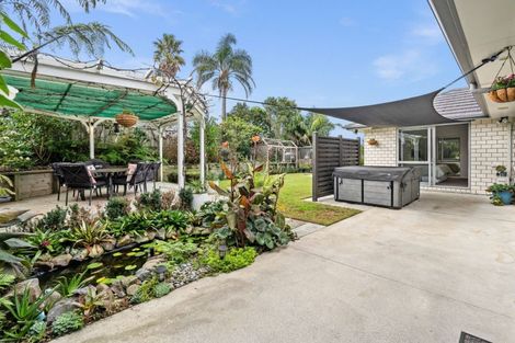 Photo of property in 25 Waitemata Drive, One Tree Point, 0118