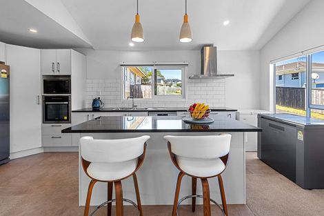 Photo of property in 2/140 Lynn Road, Bayview, Auckland, 0629