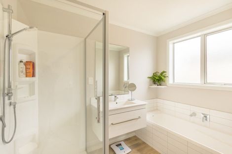 Photo of property in 23 Mahia Lane, Waikanae, 5036