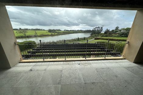 Photo of property in 35 Hayfield Way, Karaka, Papakura, 2113