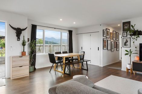 Photo of property in 16 Manatu Close, Whangamata, 3691