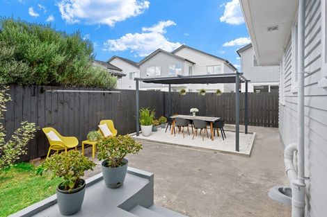 Photo of property in 13 Stokes Avenue, Te Atatu Peninsula, Auckland, 0610
