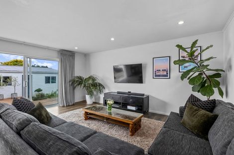 Photo of property in 11 Brennan Avenue, Te Atatu Peninsula, Auckland, 0610