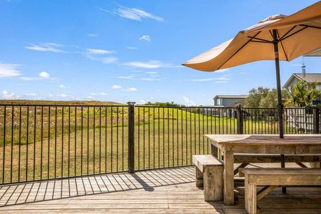 Photo of property in 10 Selliera Place, Papamoa Beach, Papamoa, 3118