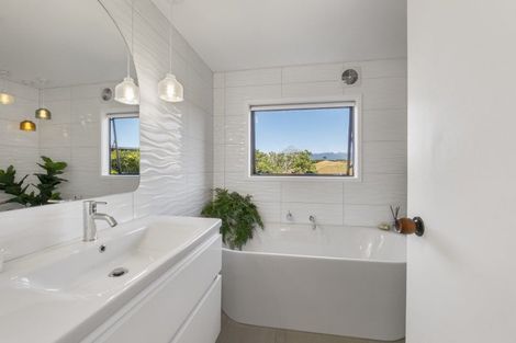 Photo of property in 12 Ridgewood Drive, Ridgewood, New Plymouth, 4371