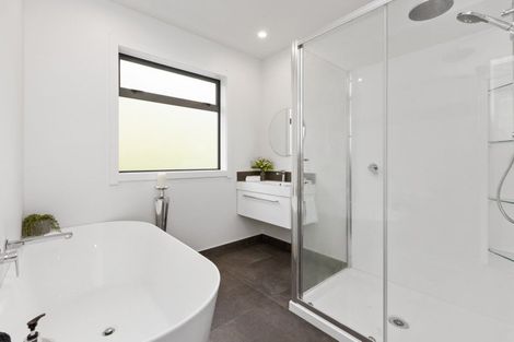 Photo of property in 28 Rochfort Road, Havelock North, 4130